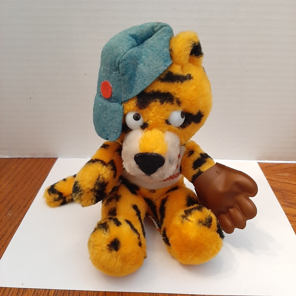 🔥1978 Sambo's Restaurant Plush Tag-Along Tiger Wearing Baseball Glove And Hat